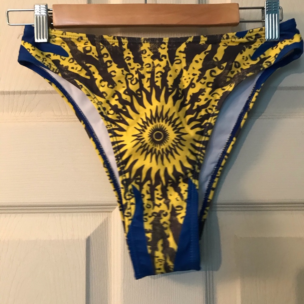 Two-Piece Swimsuit - Picture 4 of 6